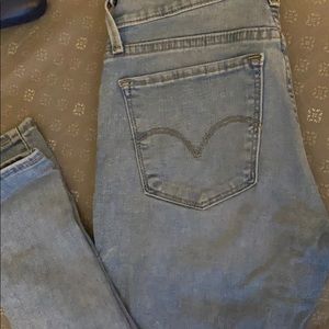 Levi’s Mid-Rise Ripped jeans